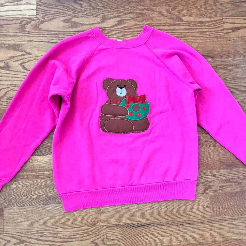 Pink crewneck with embroidered bear